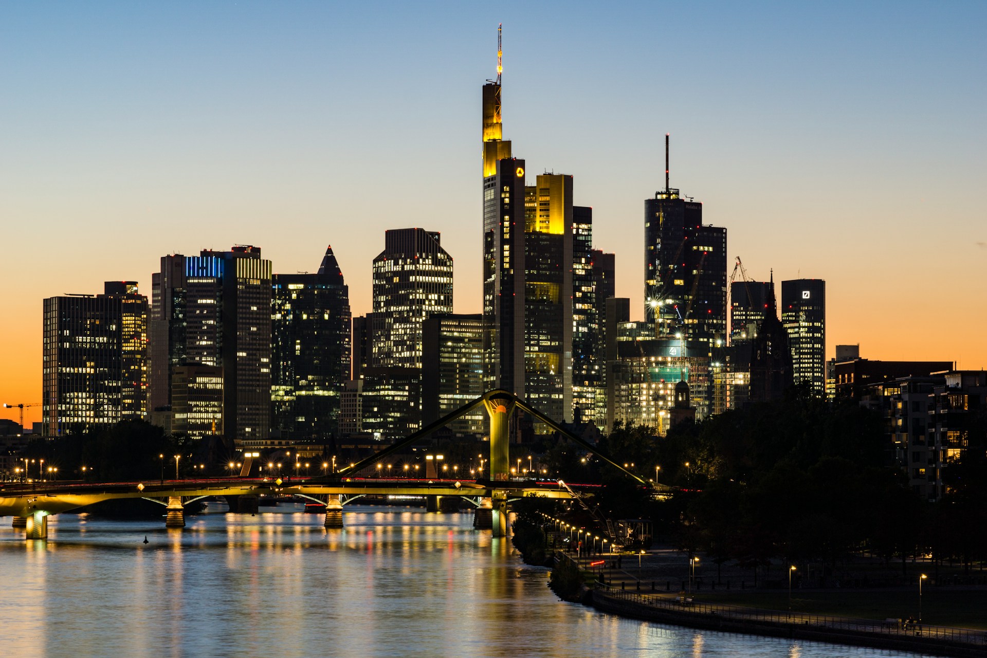 Krise bei Immobilienfonds: Privatanleger ziehen Milliarden ab – Vertrauen schwindet, Markt unter Druck